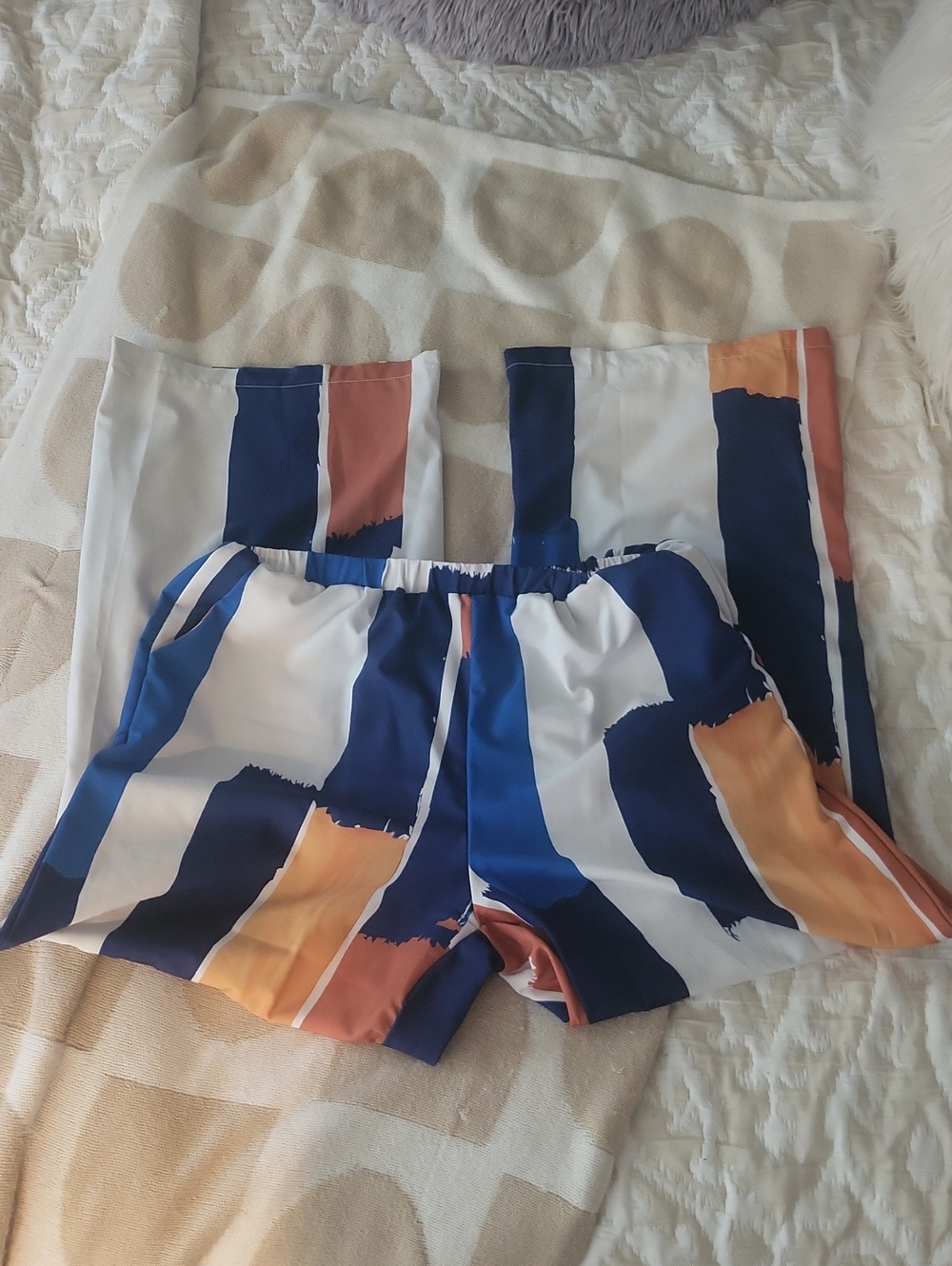 Pretty Two-Piece Pant & Top Set Solid Batwing Top & Patterned Flowy Bottom - Picture 4 of 5